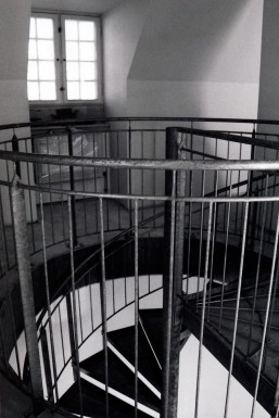 Hovedbygningens trappe mellem etagerne